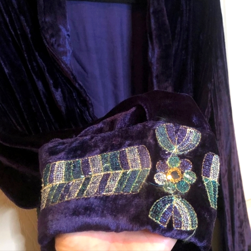 Soft Surroundings Deep Crushed Velvet Embroidered Robe - Picture 3 of 8